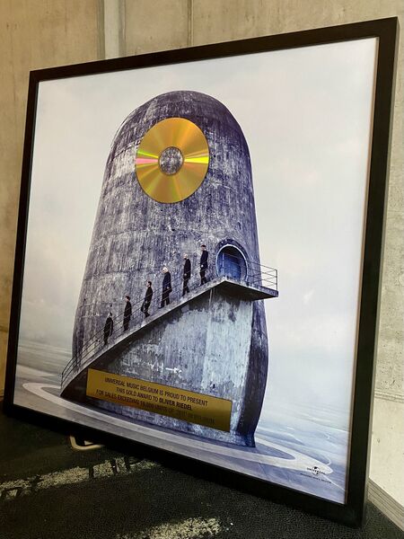 File:OLIVER Zeit Belgien Gold.jpeg