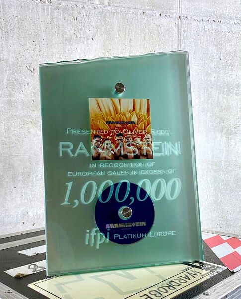 File:OLIVER Herzeleid Multi Platinum.jpg