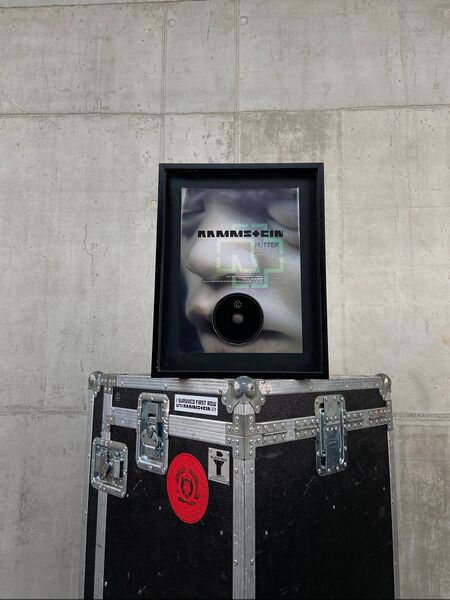 File:PAUL Mutter 50k.jpg