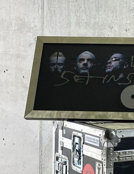 File:OLIVER Sehnsucht Multi-Platinum.jpg