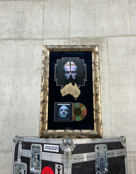 File:PAUL Sehnsucht Gold Australia.jpg