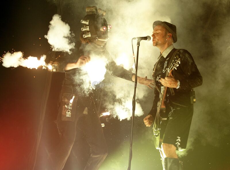 File:MT-FlakeBurning-by Sven Hoogerhuis.jpg