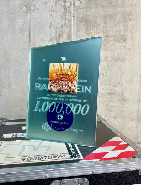 File:PAUL Herzeleid Platin.jpg