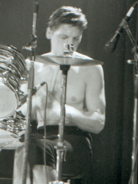 File:schneider clubTour pants.png