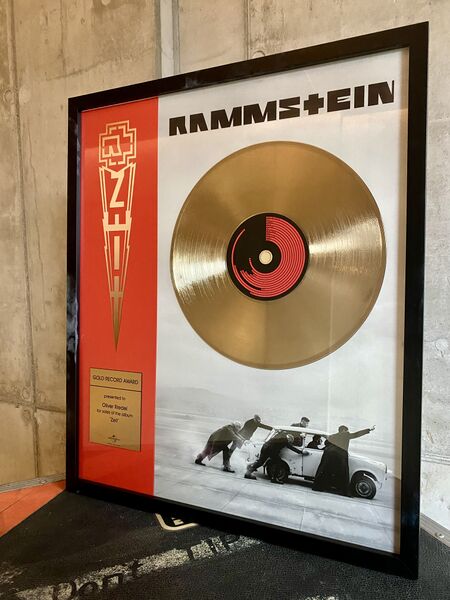 File:OLIVER Zeit Polen Gld.jpeg