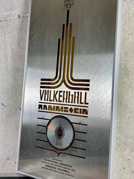 File:Olli-Volkerball-MultiPlatinum-World.jpg