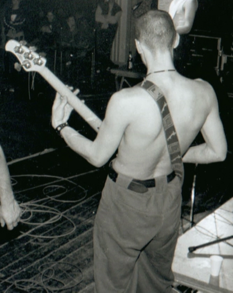 File:oliver clubTour grey pants.png