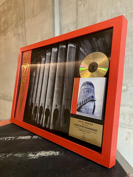 File:SCHNEIDER Zeit Schweiz Gold.jpeg