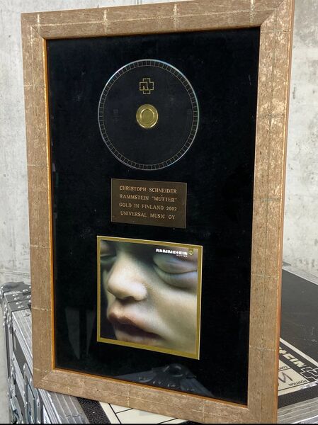 File:Schneider Mutter Gold Finland.jpg