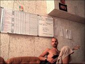 © Arne Weingart 24 songtitles on a board